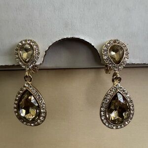 2 Teardrops Monet Dangling Scapolite Colorless Rhinestones Clip Earrings